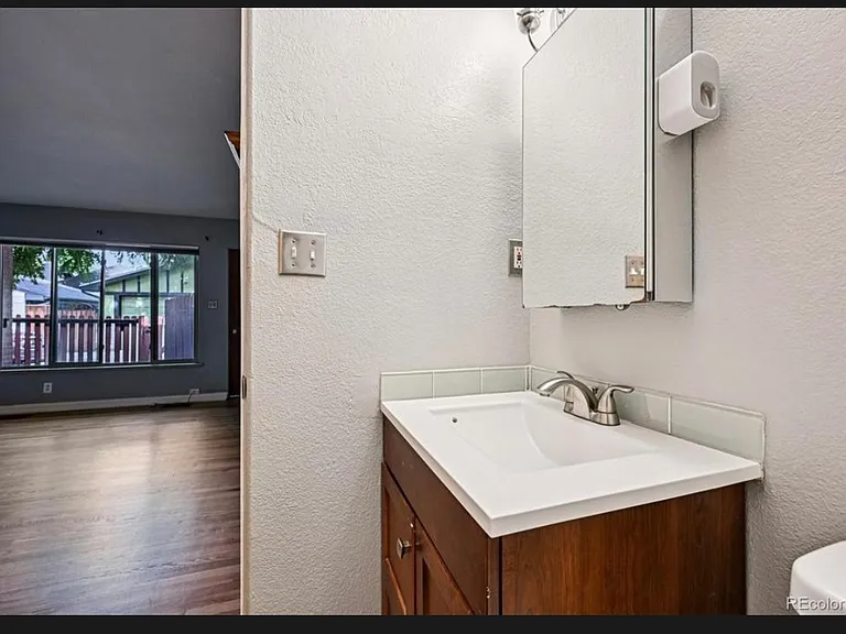 W 35th Ave — Photo 13