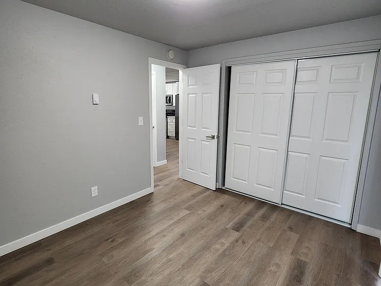 819 E 2nd St #1 — Photo 11