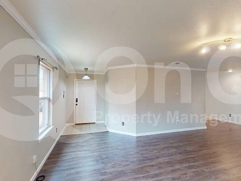 476 Eisenhower Ln — Photo 6