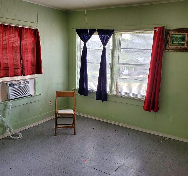 1st image of 1550 W Saint Charles St #4