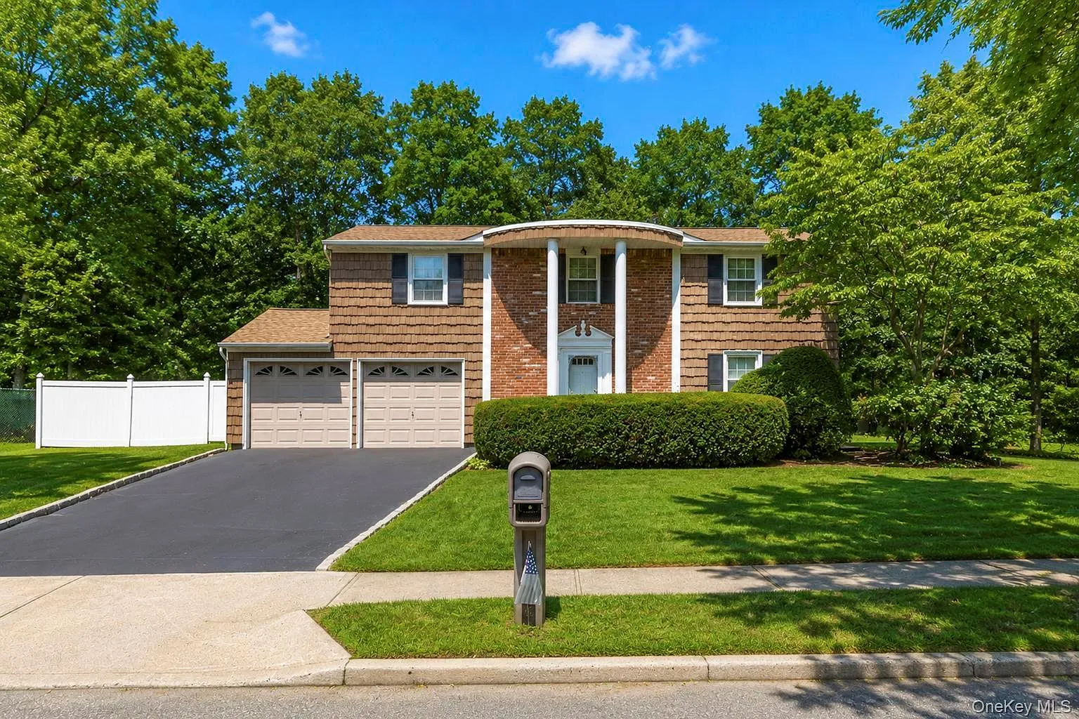 4 bed, 2.5 bath, 1972 sqft, $4,500 — Photo 1