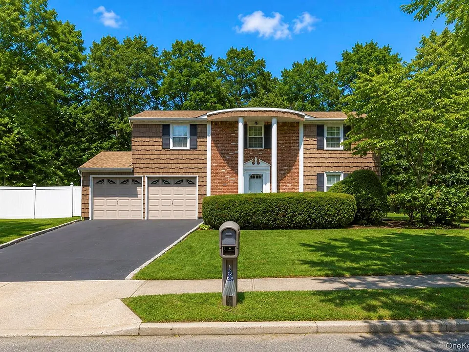 25 Hewes St