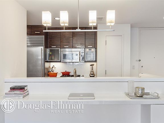 4th image of 225 E 34th St APT 7K