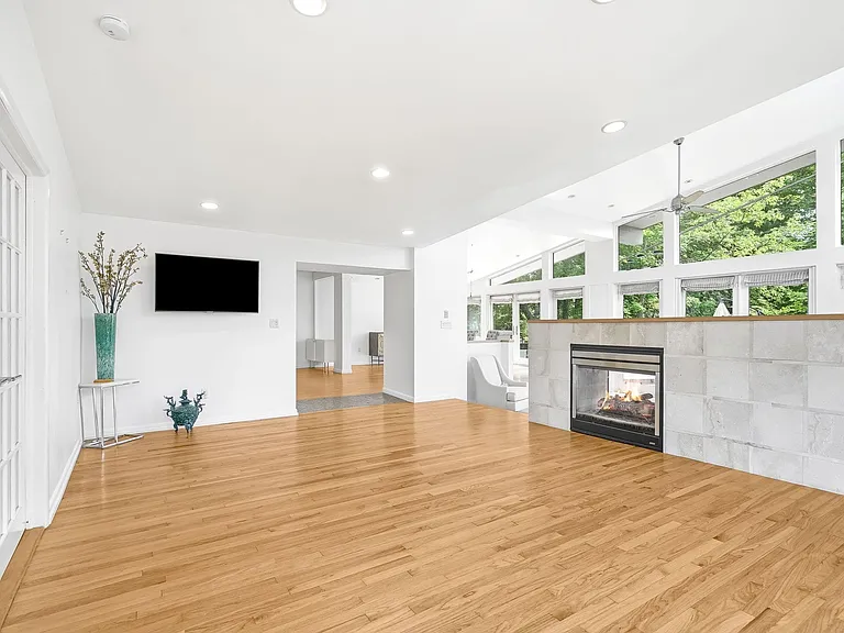12 Seely Pl — Photo 6