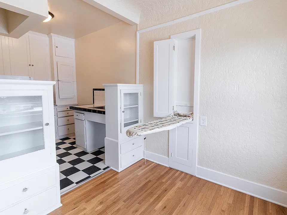 Adelle Apartments - Portland Oregon