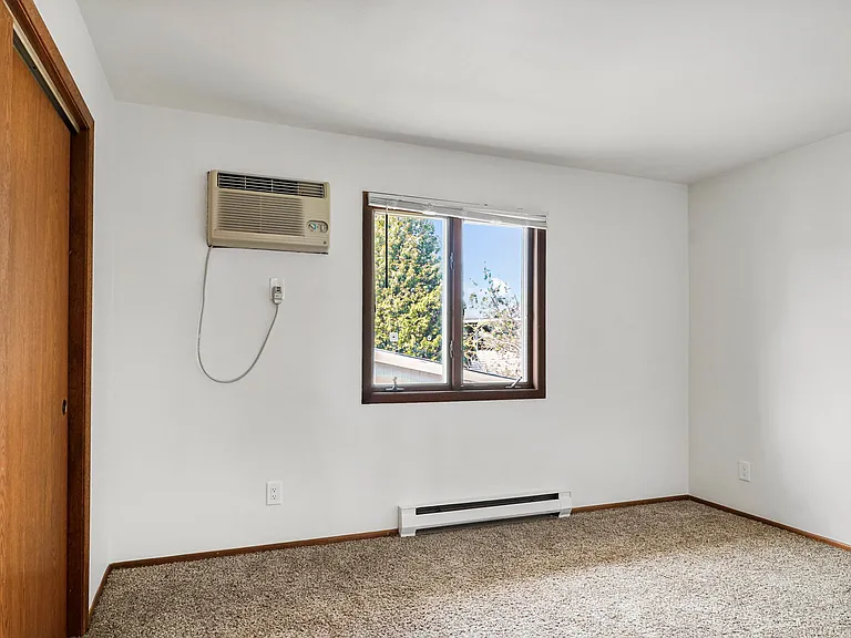 889 Janesville St — Photo 11