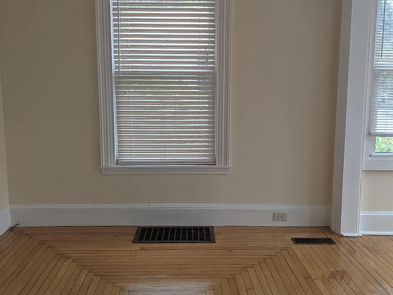 49 Grandview Ave — Photo 2