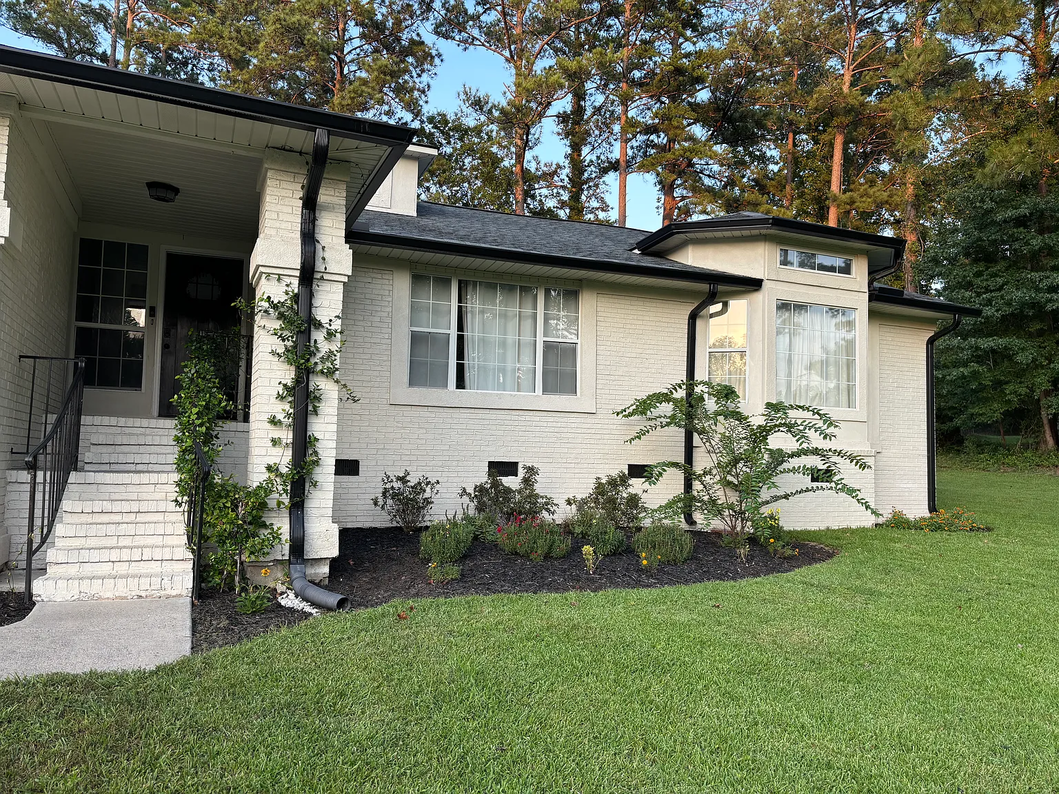4 bed, 2.5 bath, 2342 sqft, $2,350 — Photo 3