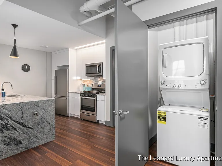 The Leonard Luxury Apartments — Photo 29