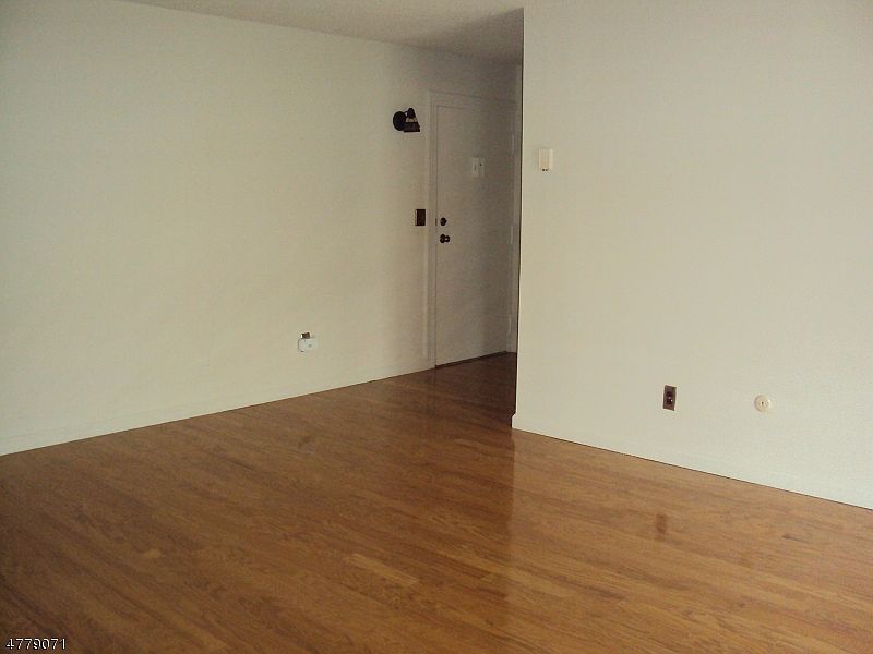 1st image of 530 Fairview Ave #106-3106