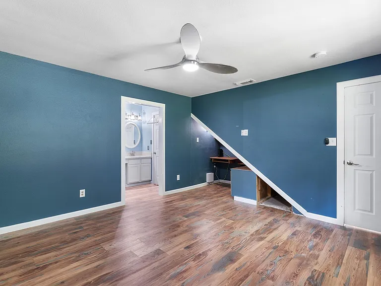 293 Commodore Dr — Photo 21