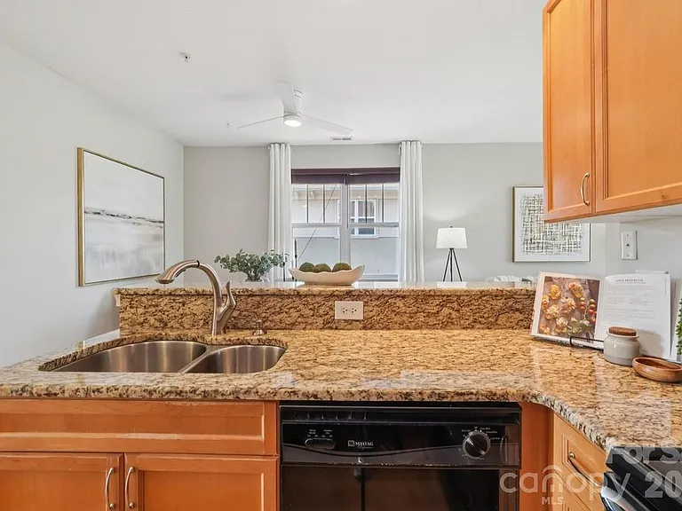 1308 Kenilworth Ave #432 — Photo 12