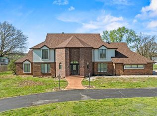 801 Stearman Dr, Monett, MO 65708