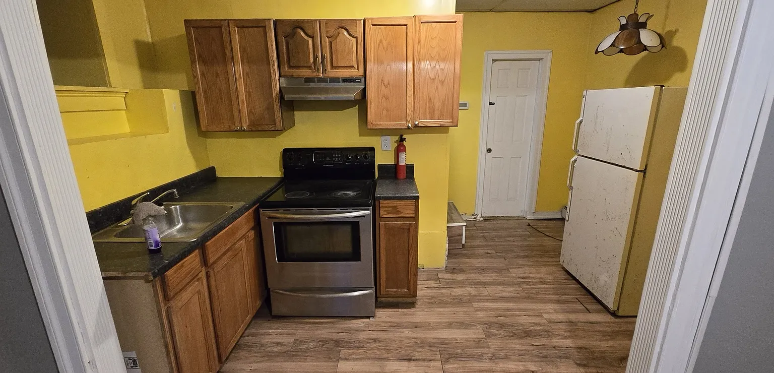 72 West Chestnut st — Photo 2