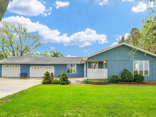 824 W 3rd St, Gilman, IL 60938