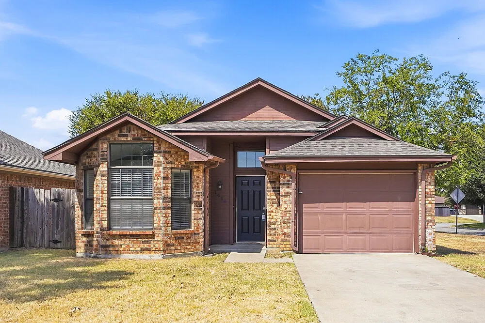 3 bed, 2.0 bath, 1149 sqft, $1,655 — Photo 1
