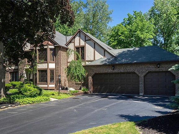 2nd image of 14 Deer Run Ct