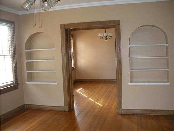 4th image of 4720 Prytania St