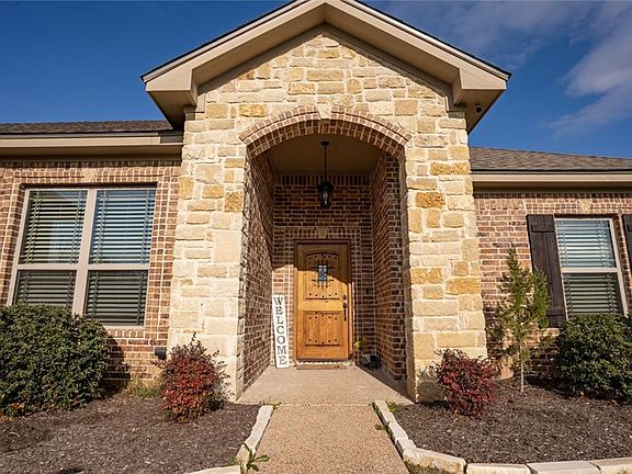 4th image of 637 Christina Dr