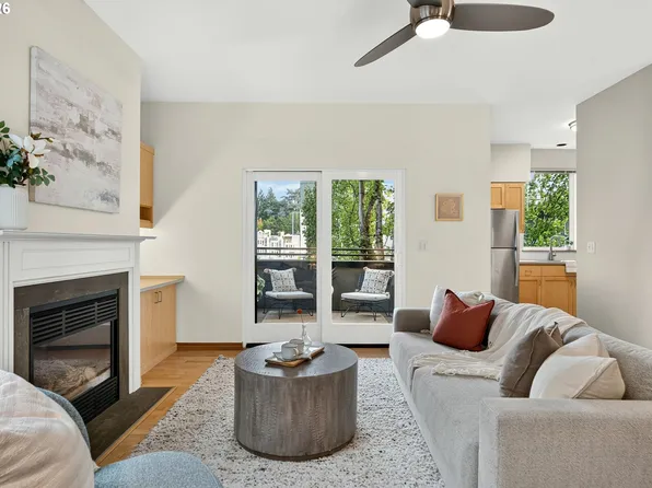 2024 SW Howards Way APT 405