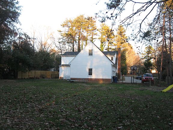 5th image of 215 Windrift Dr
