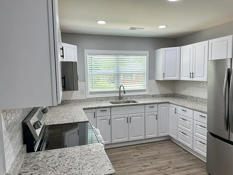 Saundralane Dr NW — Photo 3