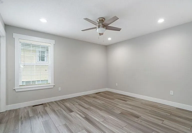 1120 N Clay Ave — Photo 16