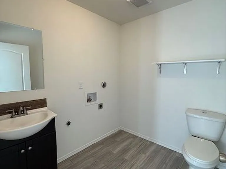1340 Shaker Place — Photo 9
