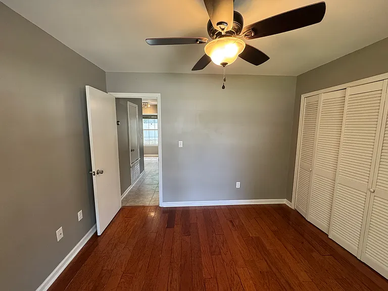 7327 Albert St — Photo 13