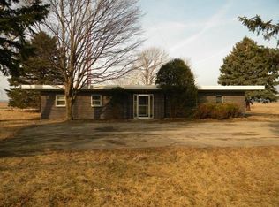 18573 Pennington Rd, Sterling, IL 61081