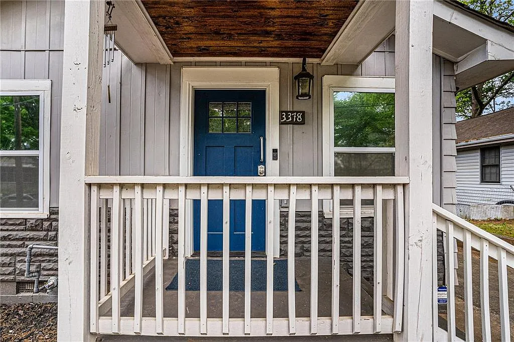 3 bed, 2.0 bath, 1008 sqft, $2,200 — Photo 1