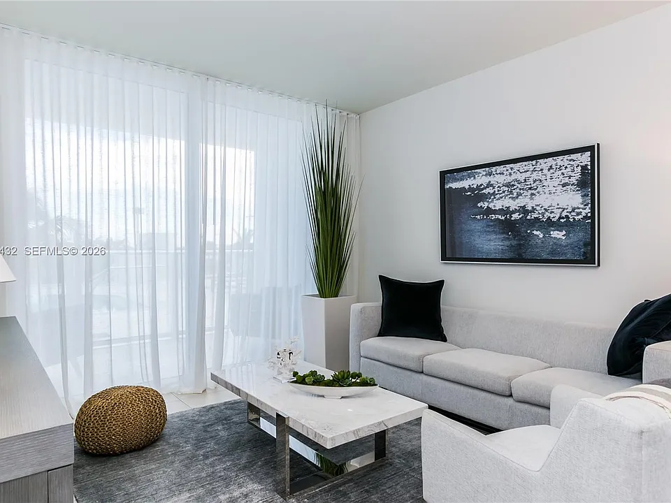 401 N Birch Rd #404
