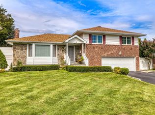 41 Cawfield Ln, Melville, NY 11747