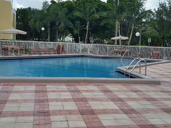 4th image of 9731 Fontainebleau Blvd APT 208