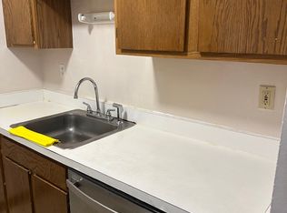 1111 River Rd APT B23, Edgewater, NJ 07020