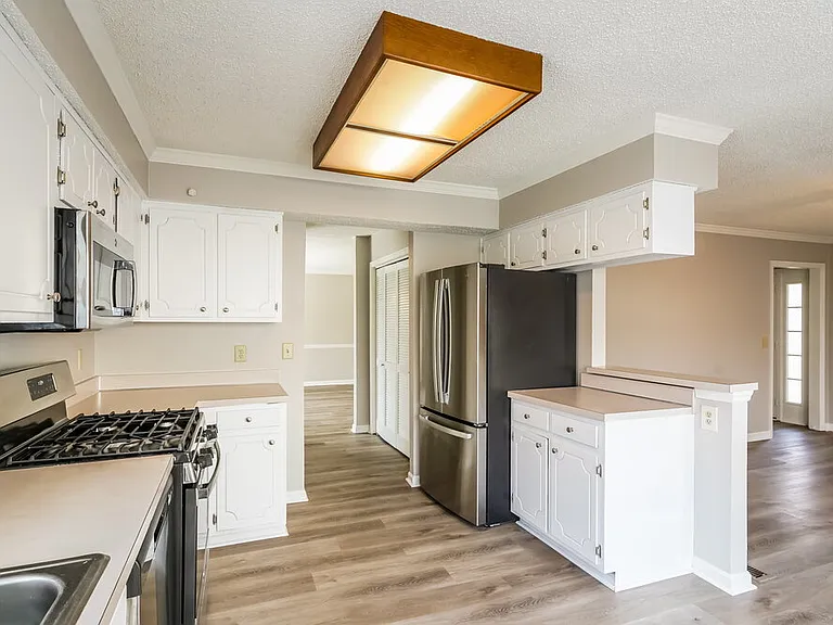 905 Traceton Ct — Photo 8