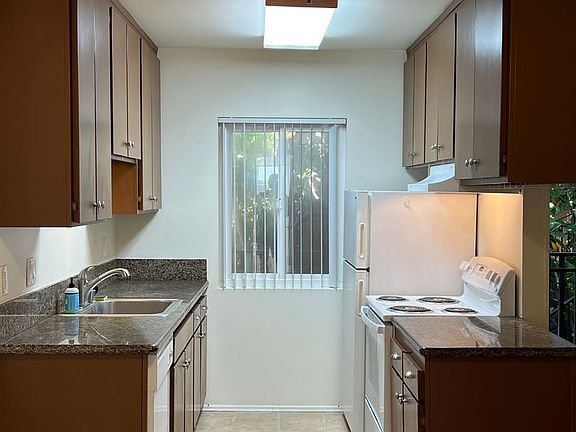 4th image of 5055 Saratoga Ave #12