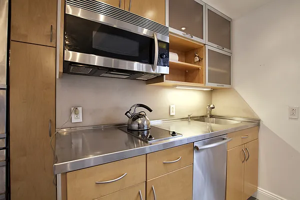 Sold by Steven Corcoran Real Estate | media 6