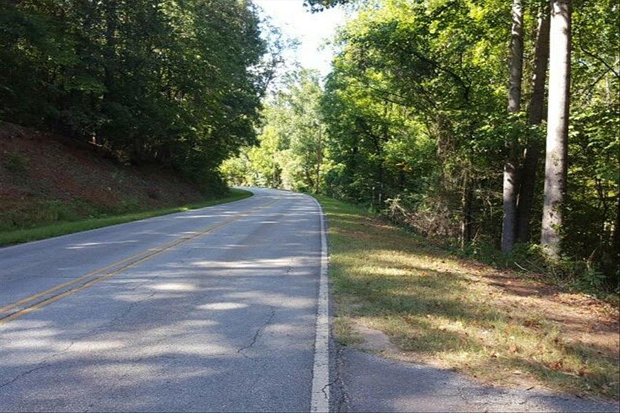 2nd image of 686 Stewart Gin Rd
