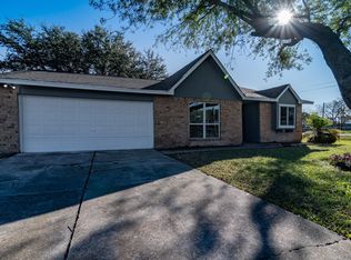 2211 Meadow Lark Ln, La Porte, TX 77571