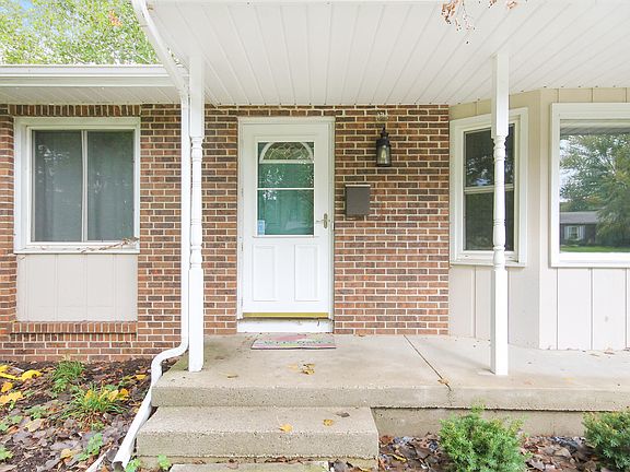 3rd image of 3615 Yellowstone Dr SW