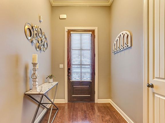 4th image of 10464 Redmond Cir N