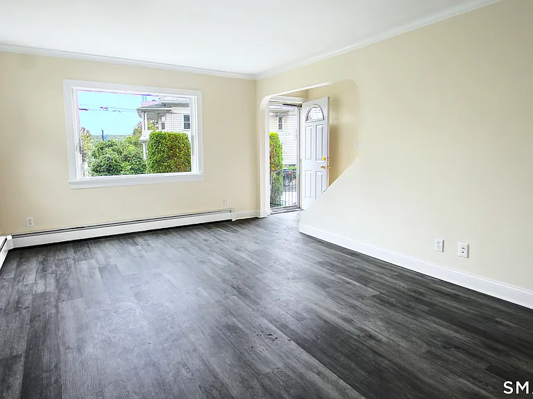 136 Hillside Ave — Photo 3