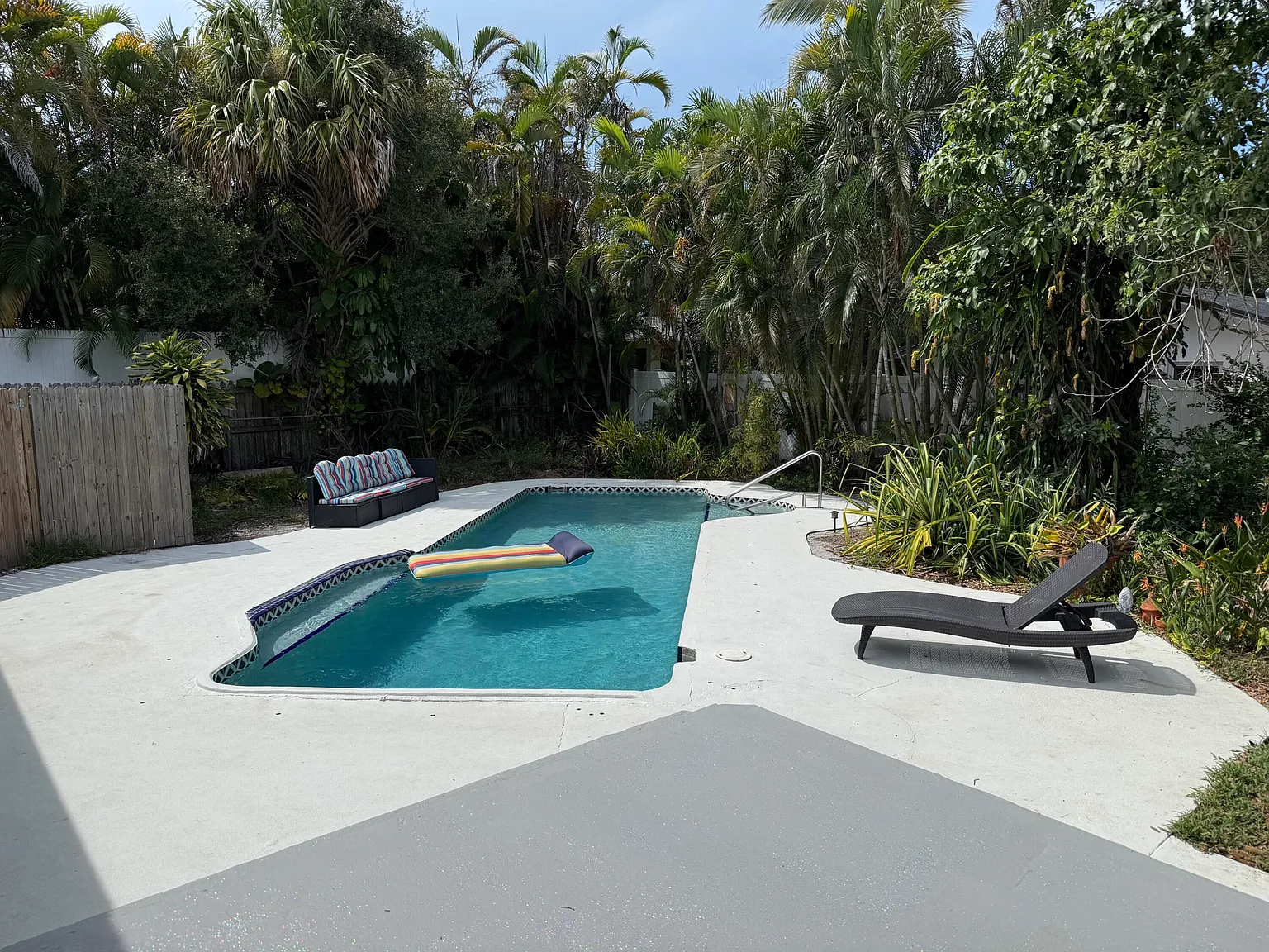 2 bed, 2.5 bath, 1916 sqft, $8,500 — Photo 2