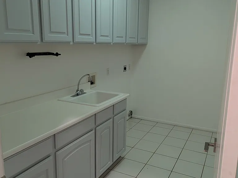 301 Roosevelt Ave — Photo 19