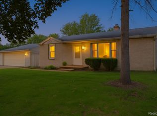 30542 Bretton St, Livonia, MI 48152