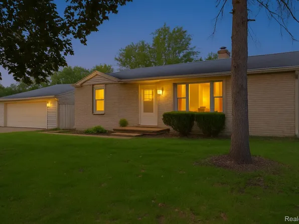 30542 Bretton St, Livonia, MI 48152