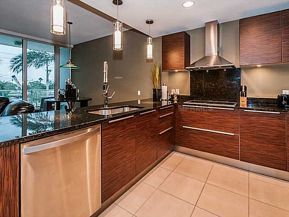 4th image of 175 1st St S #211