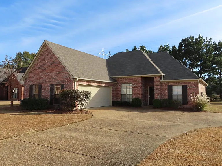 408 Kirkwood Dr — Photo 2