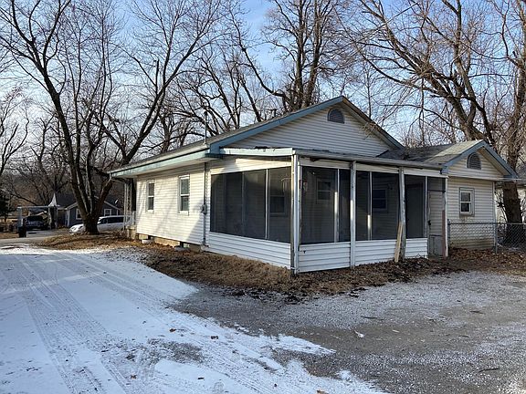2nd image of 1113 S Pope Ave